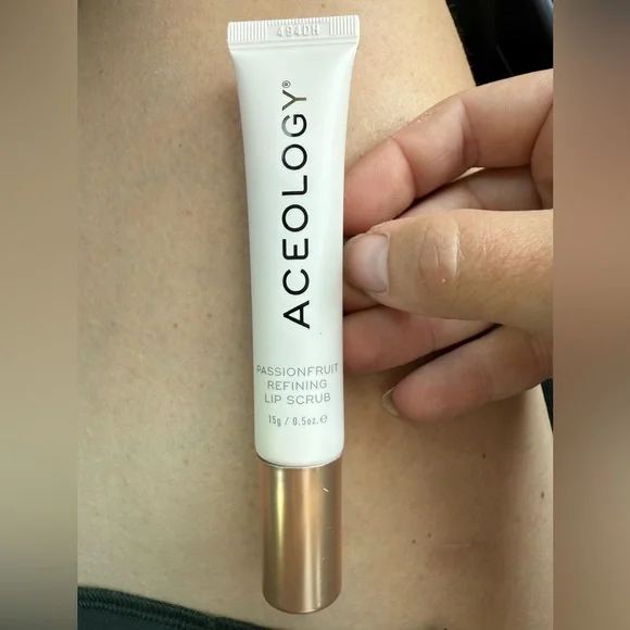 💚 2/$30 Aceology PASSIONFRUIT REFINING LIP SCRUB - Picture 2 of 5